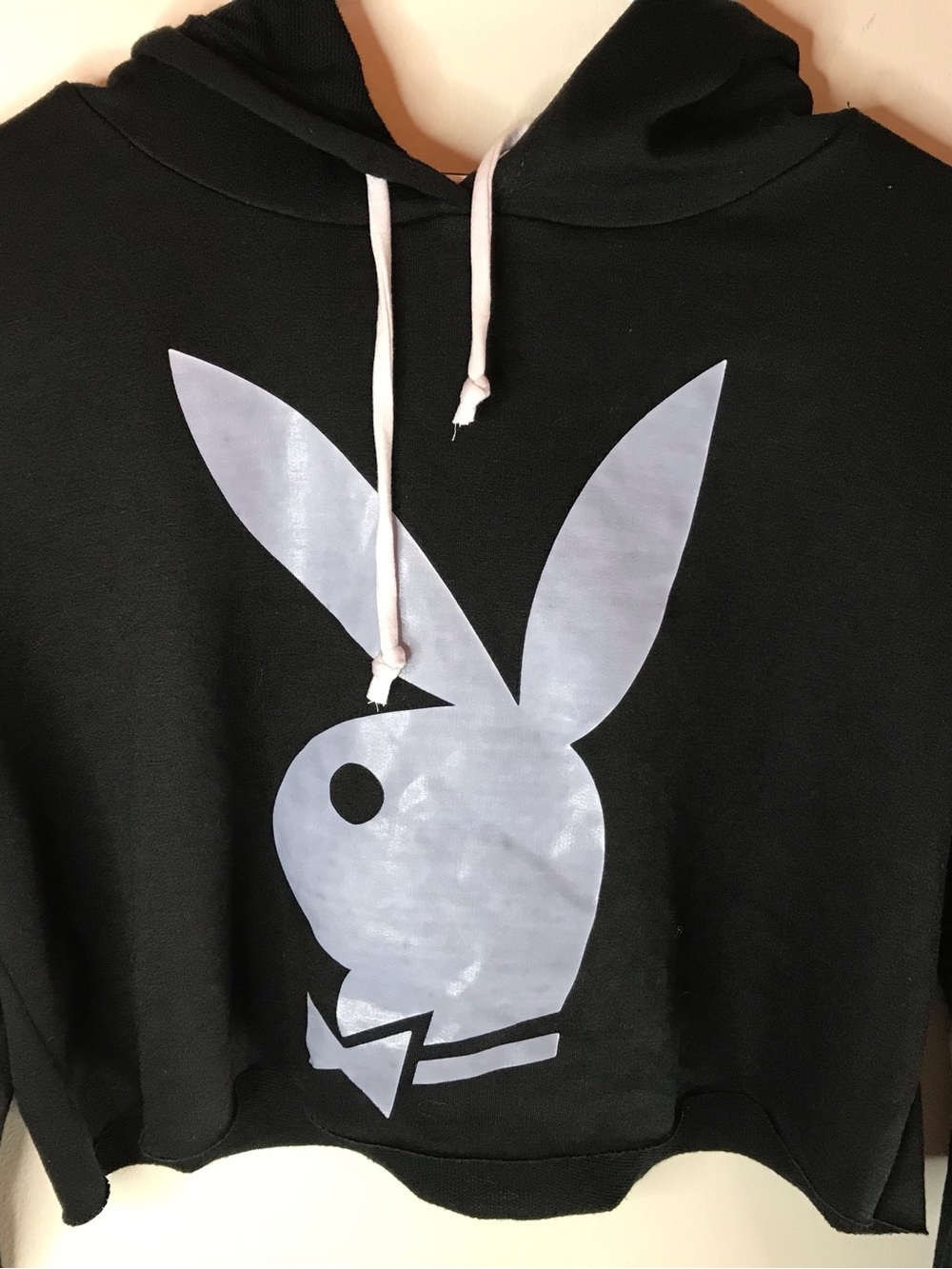PLAYBOY Silver Bunny Graphic Cropped Hoodie 🖤 Y2K Streetwear - Picture 2 of 5